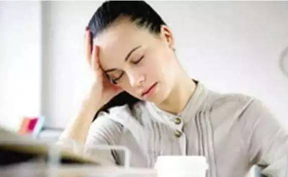 what??？“香”艷的美女成了辦公室污染源，甲醛治理非常必要！