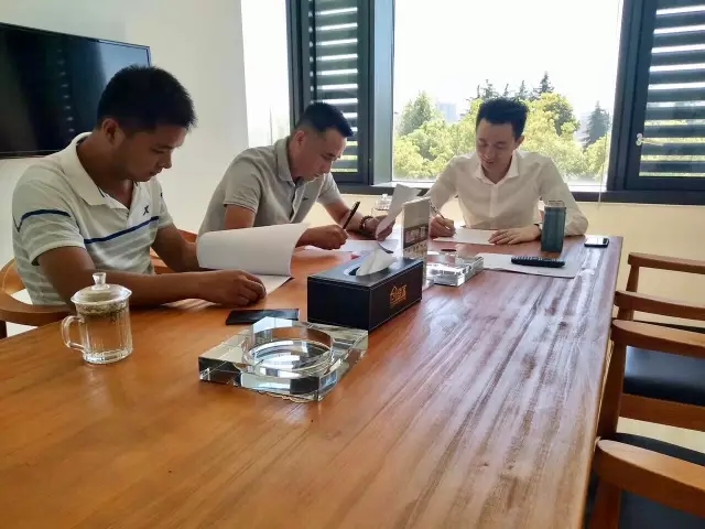 熱烈祝賀蕪湖鳩江孫總、潘總簽約創(chuàng)綠家！