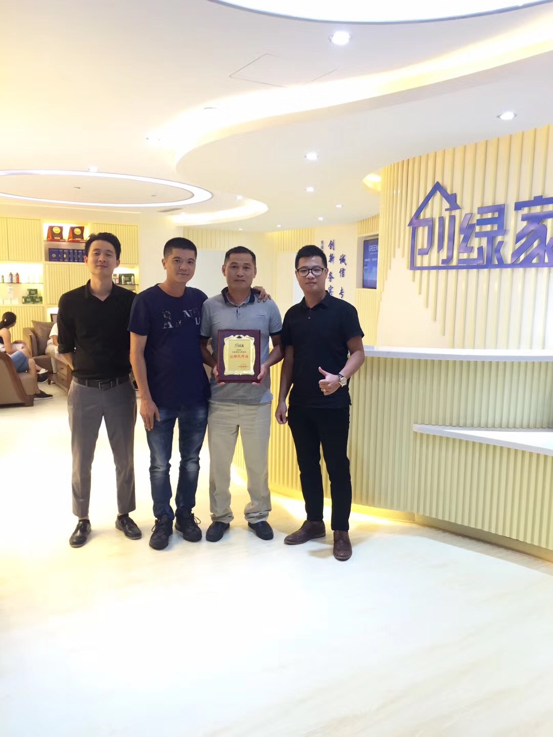 熱烈祝賀佛山高明陳總、李總、彭總簽約創(chuàng)綠家！