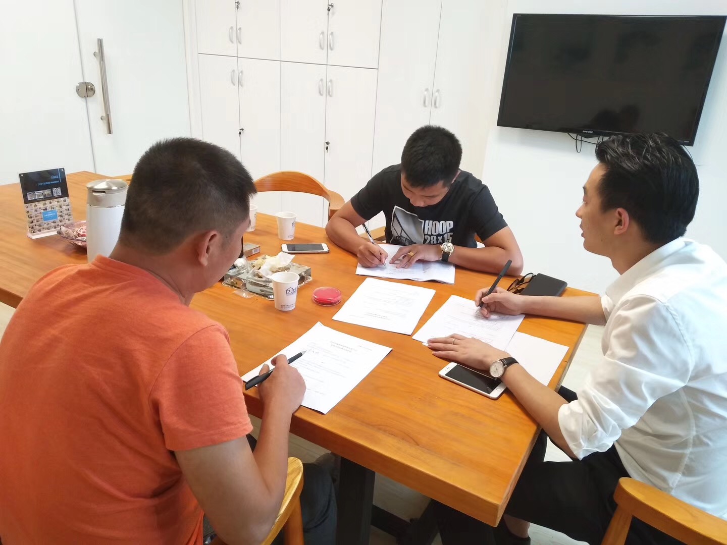 熱烈祝賀佛山高明陳總、李總、彭總簽約創(chuàng)綠家！