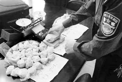 廚房水管破裂傳出刺鼻性氣味，原以為是鄰居家甲醛超標(biāo)，沒想到是“絕命毒師”