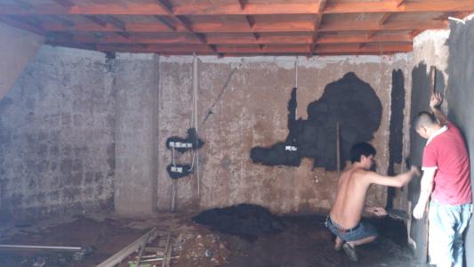 剛開(kāi)業(yè)四個(gè)月的小店關(guān)門(mén)歇業(yè)，原因有兩點(diǎn)：一是甲醛超標(biāo)了5倍多，二是老板娘因此流產(chǎn)了……