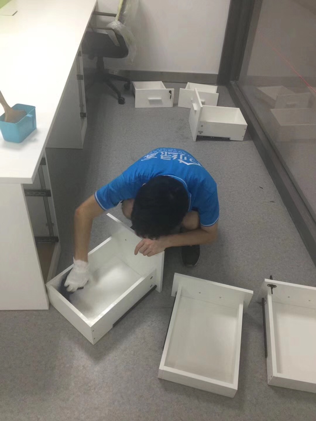 樂富設(shè)計園在一個loft創(chuàng)意產(chǎn)業(yè)園中，2760多方的一個大項目歷經(jīng)創(chuàng)綠家兩組工程師兩天兩夜的治理，典型loft式的裝修異味大大降低。樂富設(shè)計園的治理源于創(chuàng)綠家曾經(jīng)為泰普森旗下一家子公司甲醛治理，治理完畢效果非常好，所以泰普森集團(tuán)二次選擇我們治理。創(chuàng)綠家，值得您信任！