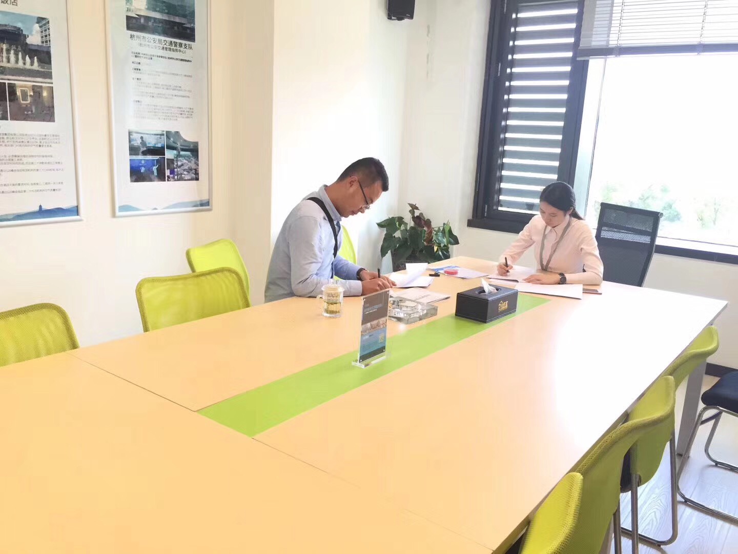 熱烈祝賀趙總簽約創(chuàng)綠家成都市區(qū)級代理！