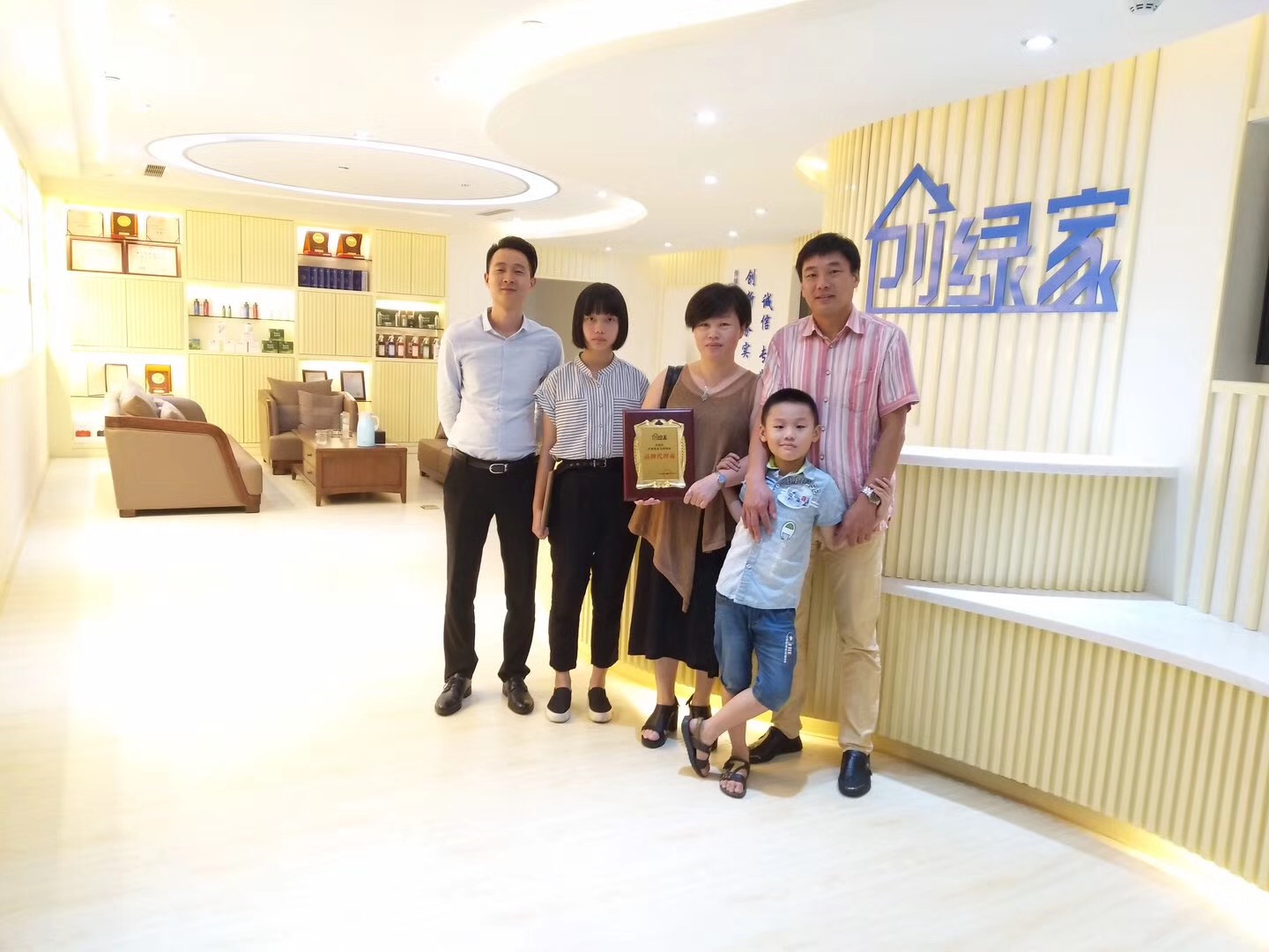 熱烈祝賀張總簽約創(chuàng)綠家泉州市區(qū)級(jí)代理！