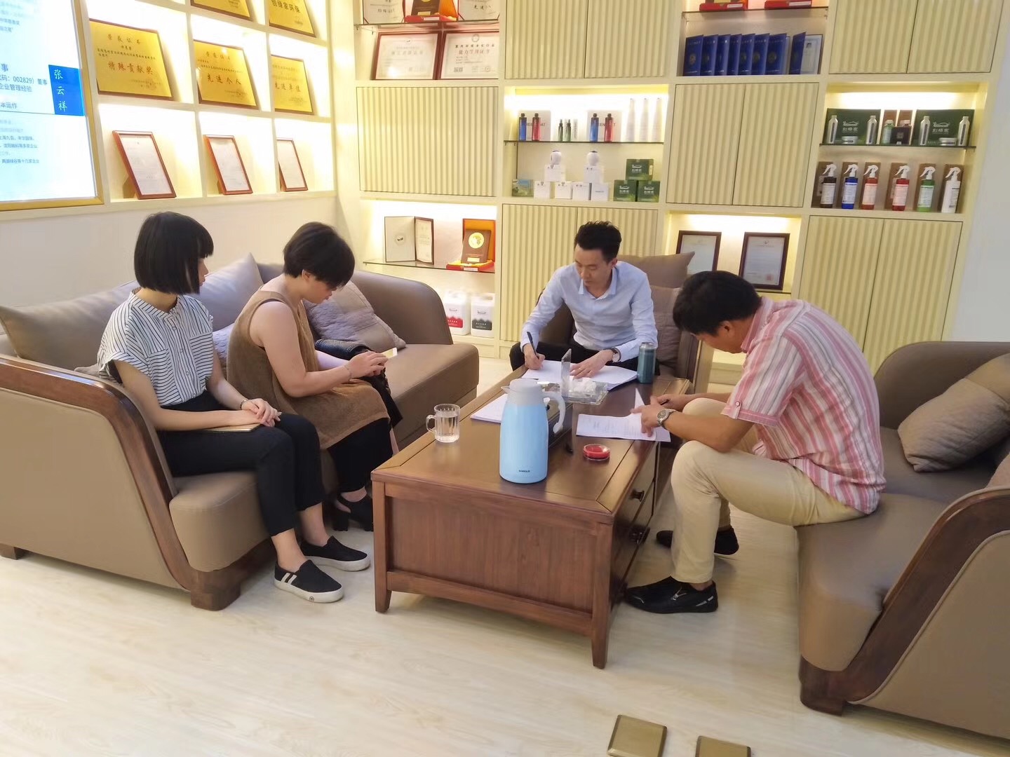 熱烈祝賀張總簽約創(chuàng)綠家泉州市區(qū)級(jí)代理！