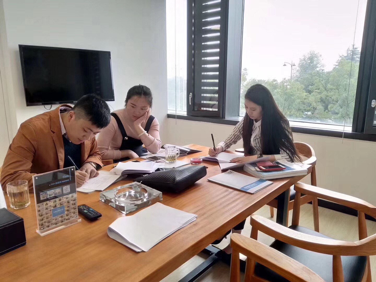 熱烈祝賀蔣總簽約創(chuàng)綠家江蘇省市級代理！