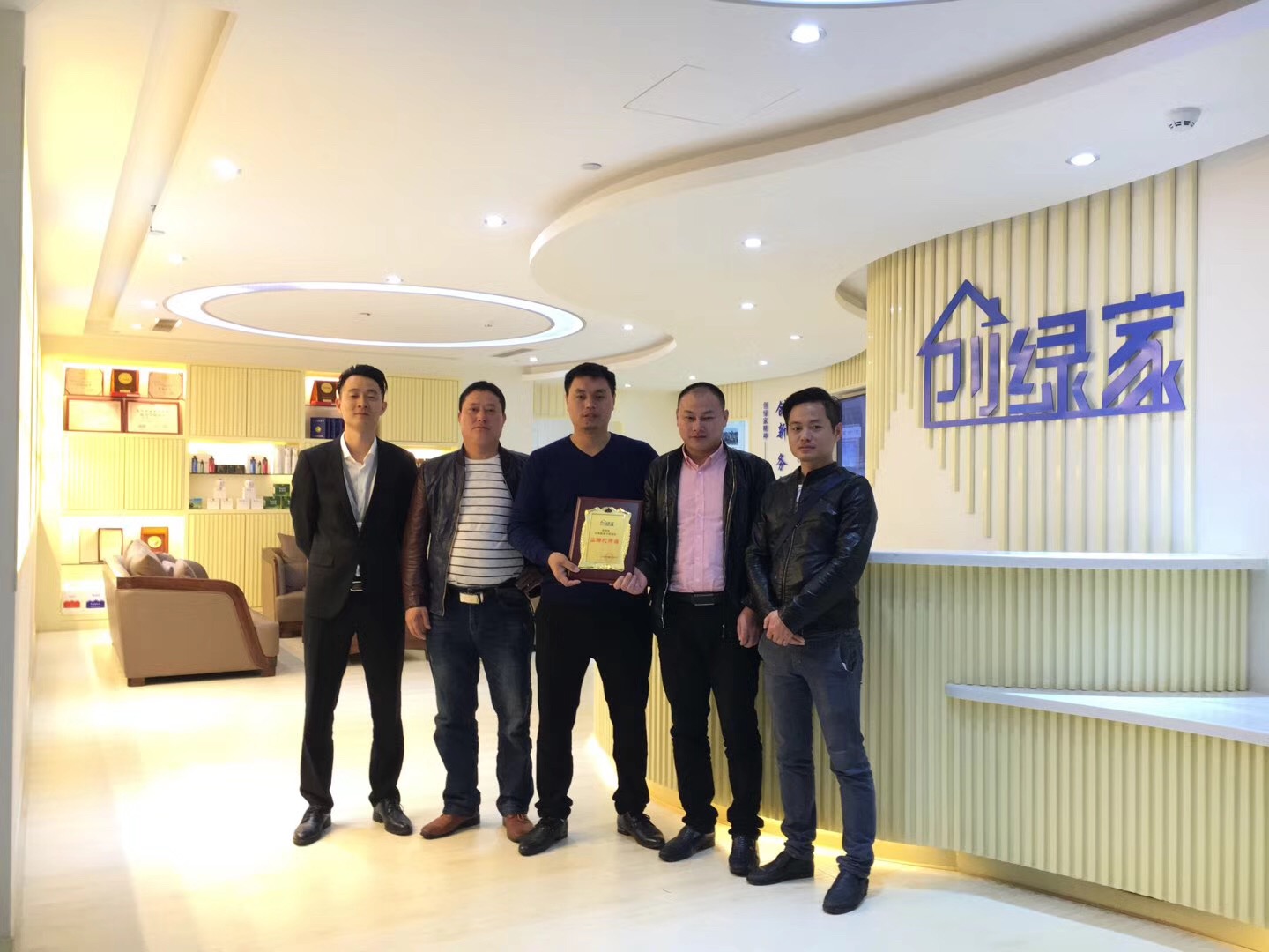 熱烈祝賀周總簽約創(chuàng)綠家鷹潭市區(qū)級(jí)代理！