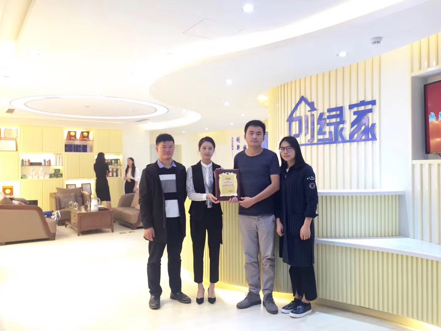 熱烈祝賀余總簽約創(chuàng)綠家江蘇省縣級市代理！