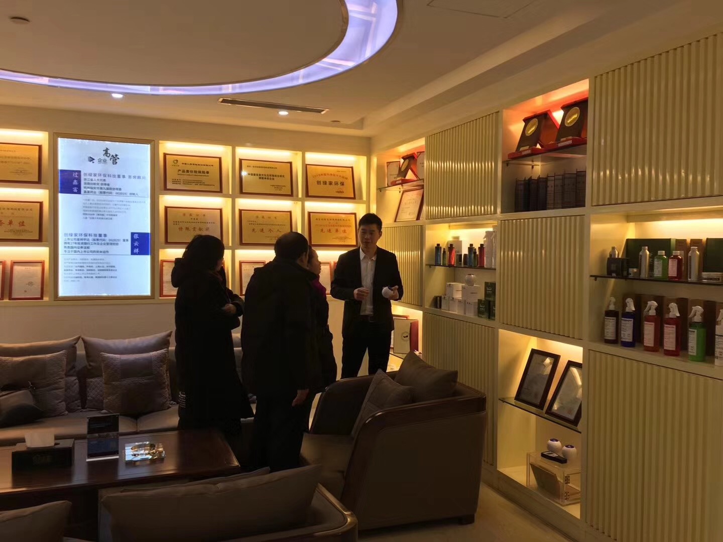 熱烈祝賀王總、葉總夫婦簽約創(chuàng)綠家湖北省縣級市代理！