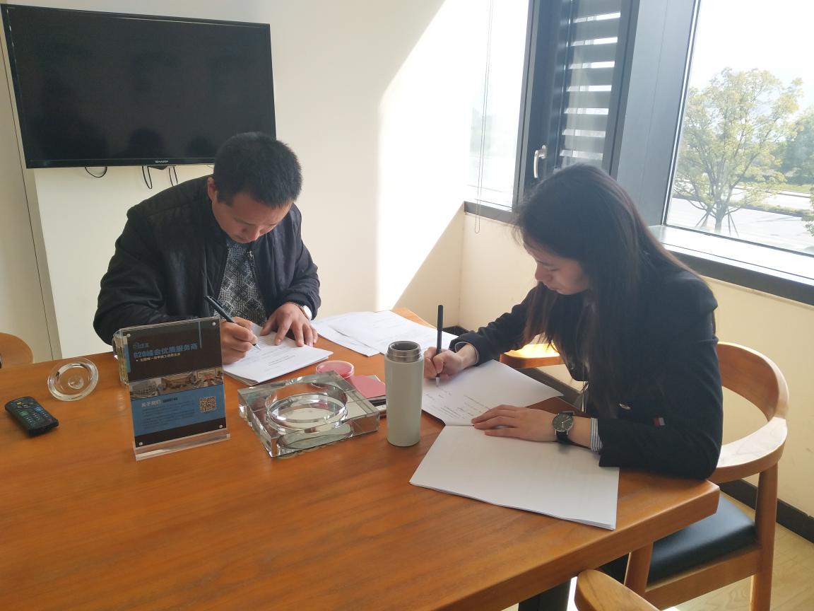 熱烈祝賀張總簽約創(chuàng)綠家江西省市級(jí)代理！