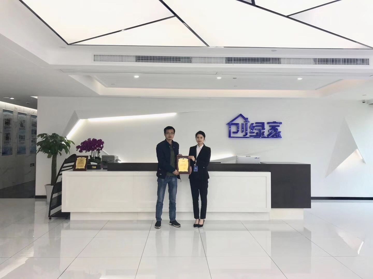 熱烈祝賀陳總簽約創(chuàng)綠家懷化市縣級代理！