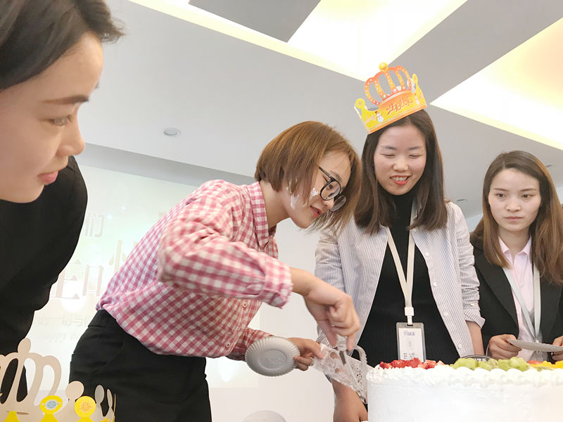【4月生日會(huì)】業(yè)務(wù)很硬核，而我們只是甜美小公舉