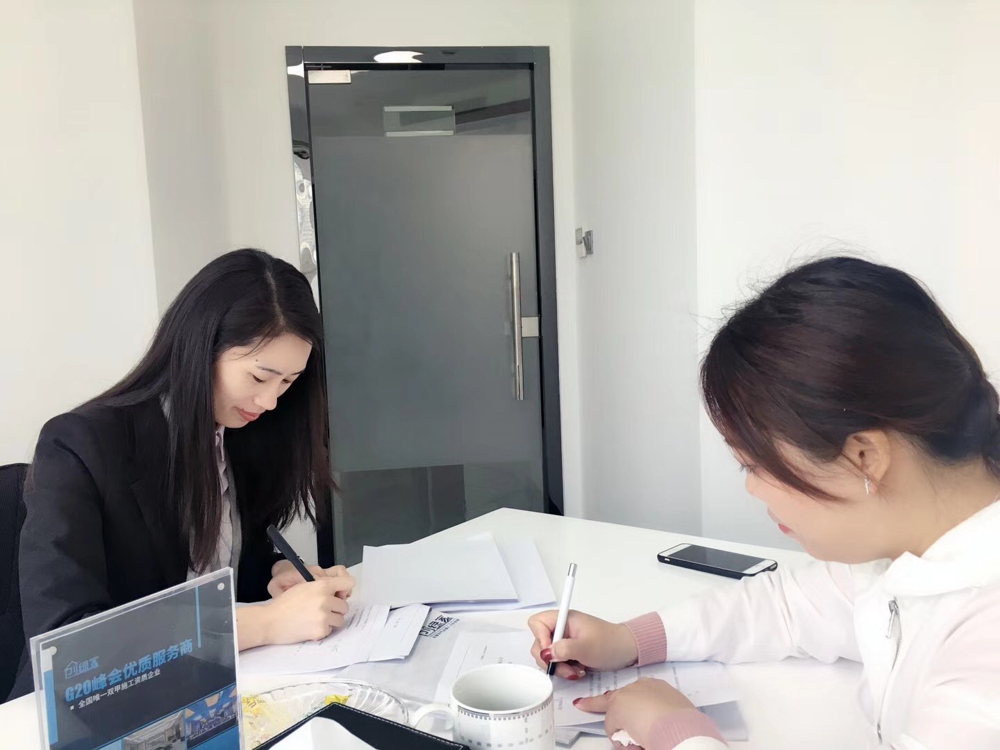 熱烈祝賀劉總姐妹簽約創(chuàng)綠家福州市區(qū)級(jí)代理！