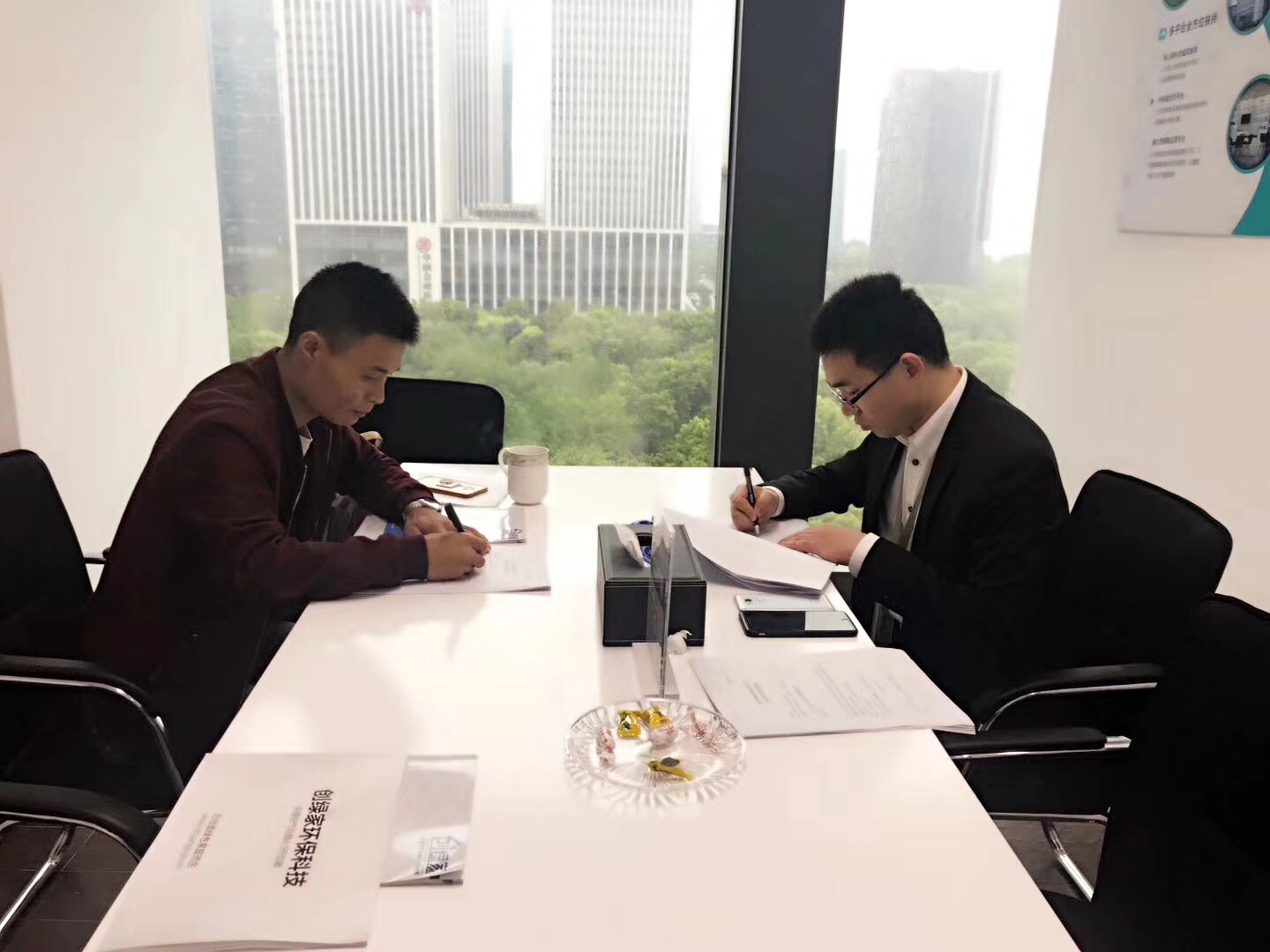 熱烈祝賀吳總簽約創(chuàng)綠家婁底市區(qū)級代理！