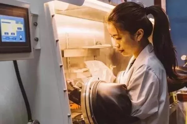 青春是用來奮斗的，除甲醛的青春最美麗！