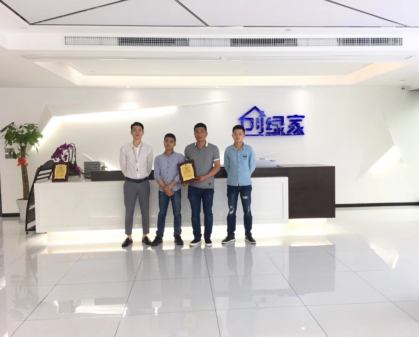 熱烈祝賀楊總、吳總、甘總簽約創(chuàng)綠家長沙市區(qū)級代理！