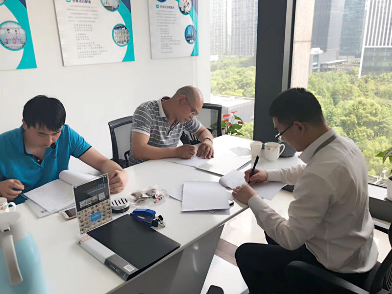 熱烈祝賀徐總、賀總簽約創(chuàng)綠家連云港市區(qū)級代理！