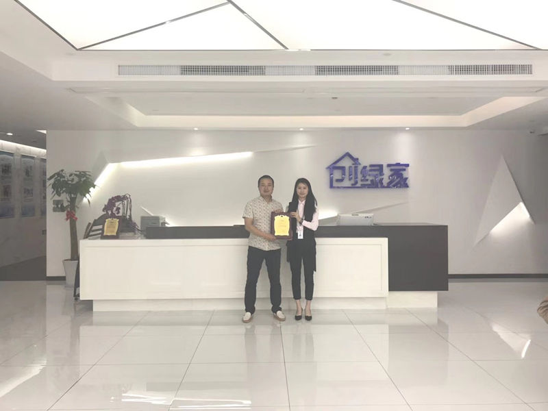 熱烈祝賀胡總簽約創(chuàng)綠家武漢市區(qū)級代理！