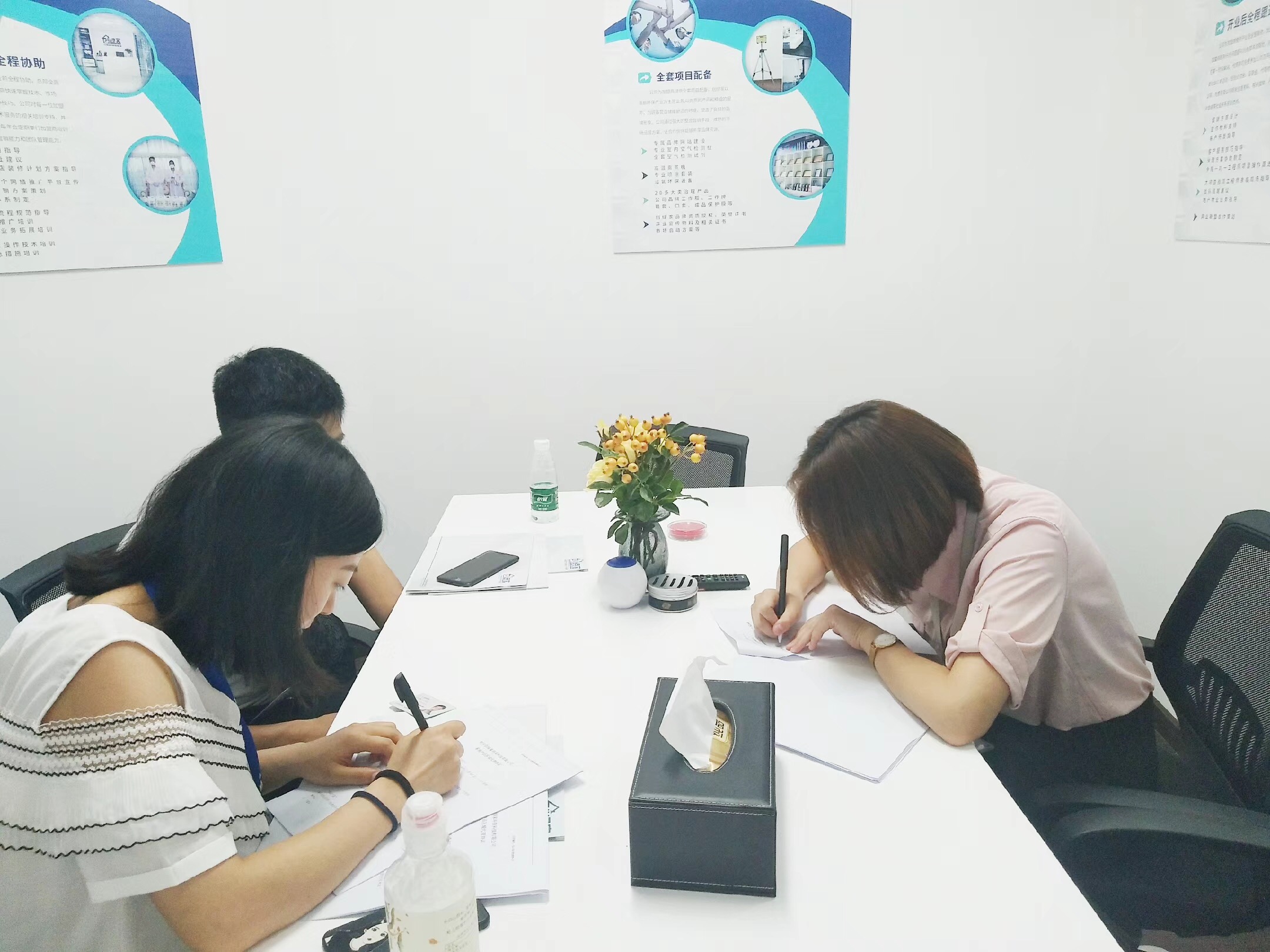 熱烈祝賀段總夫婦簽約創(chuàng)綠家宜昌市區(qū)級(jí)代理！