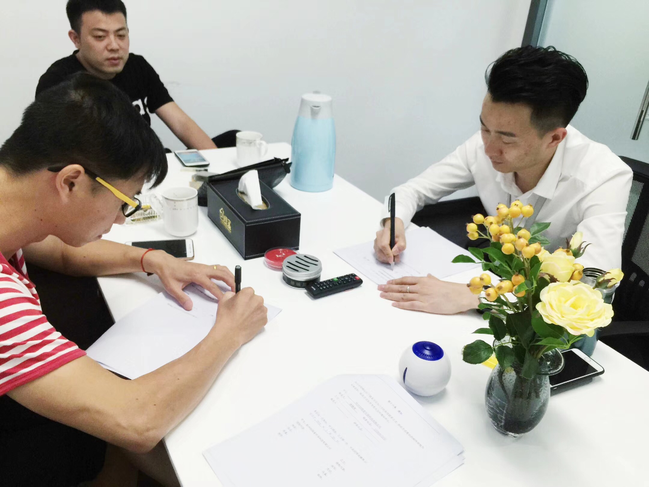 熱烈祝賀胡總、王總團(tuán)隊(duì)簽約創(chuàng)綠家上饒市縣級(jí)代理！