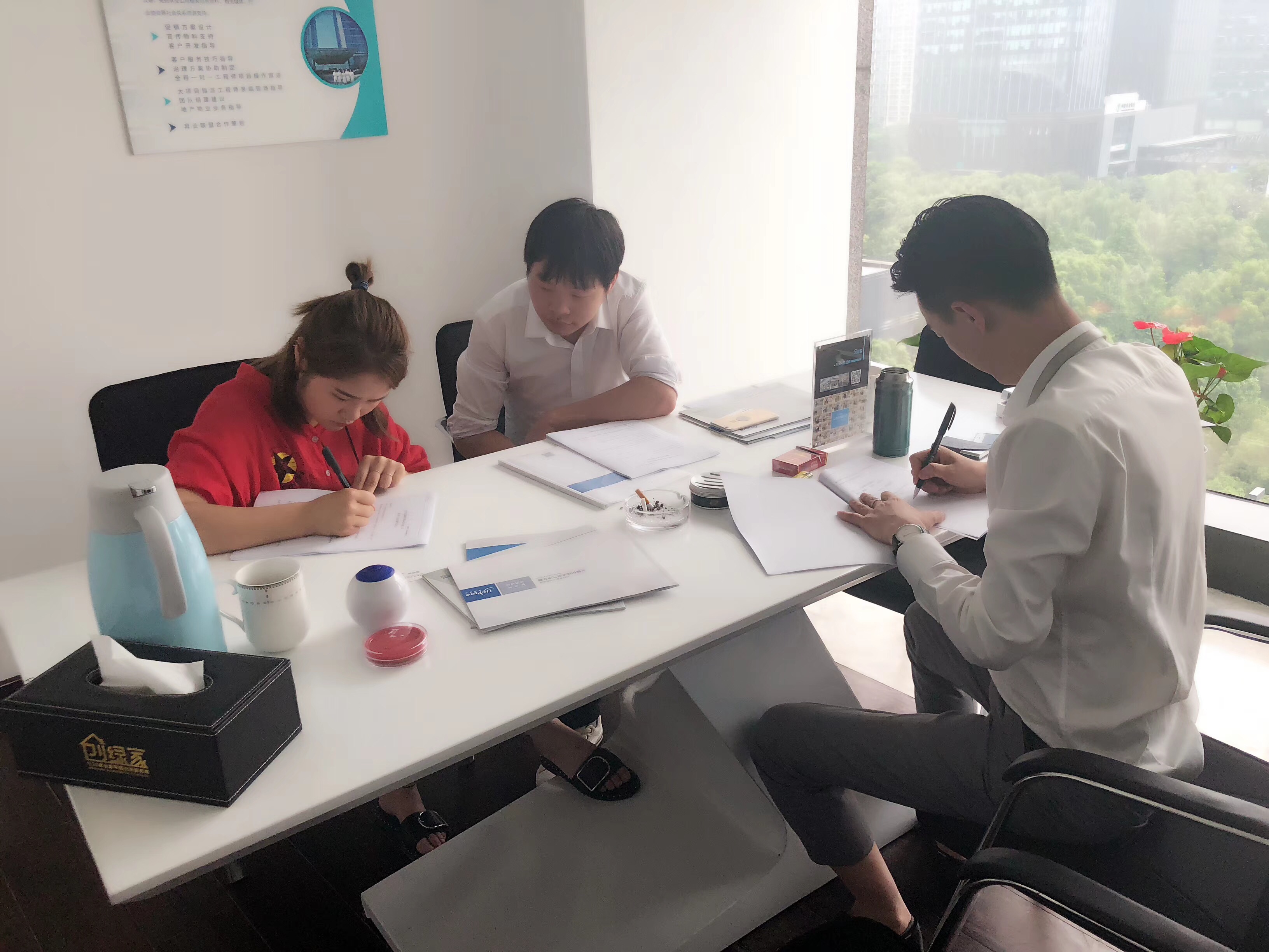 熱烈祝賀吳總團(tuán)隊(duì)簽約創(chuàng)綠家成都市區(qū)級代理！