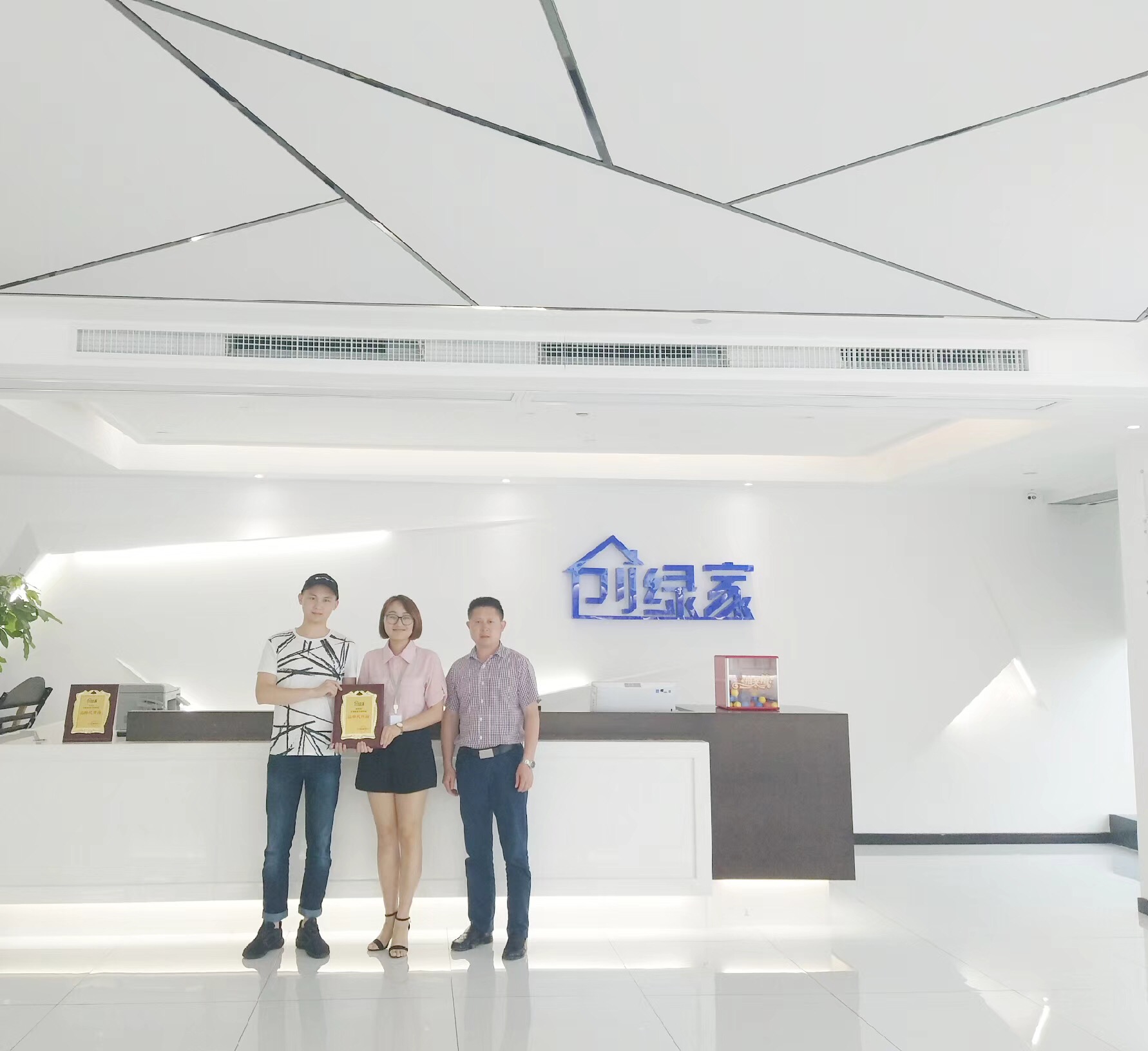 熱烈祝賀張總簽約創(chuàng)綠家重慶市區(qū)級代理！