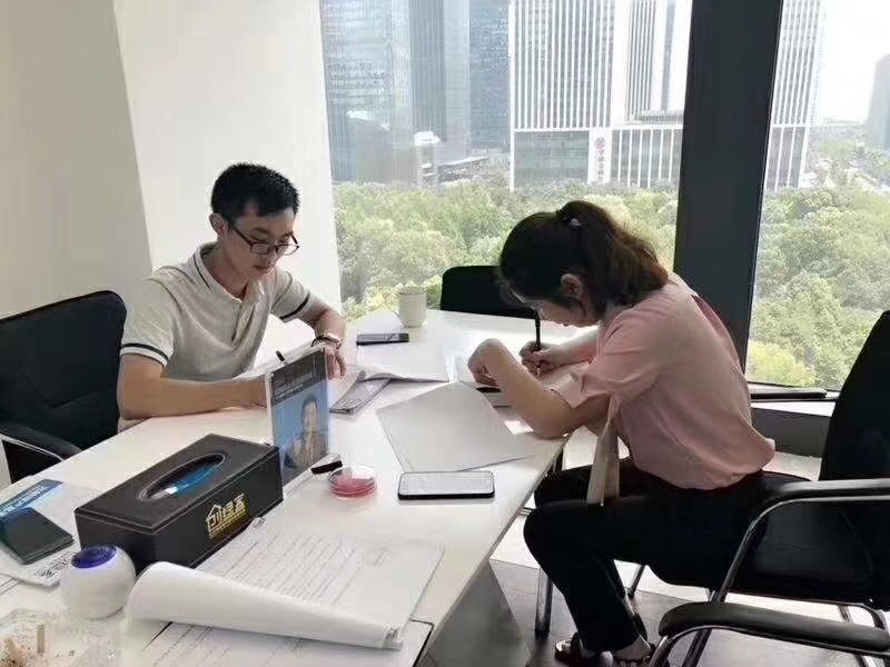 熱烈祝賀周總簽約創(chuàng)綠家重慶市區(qū)級代理！