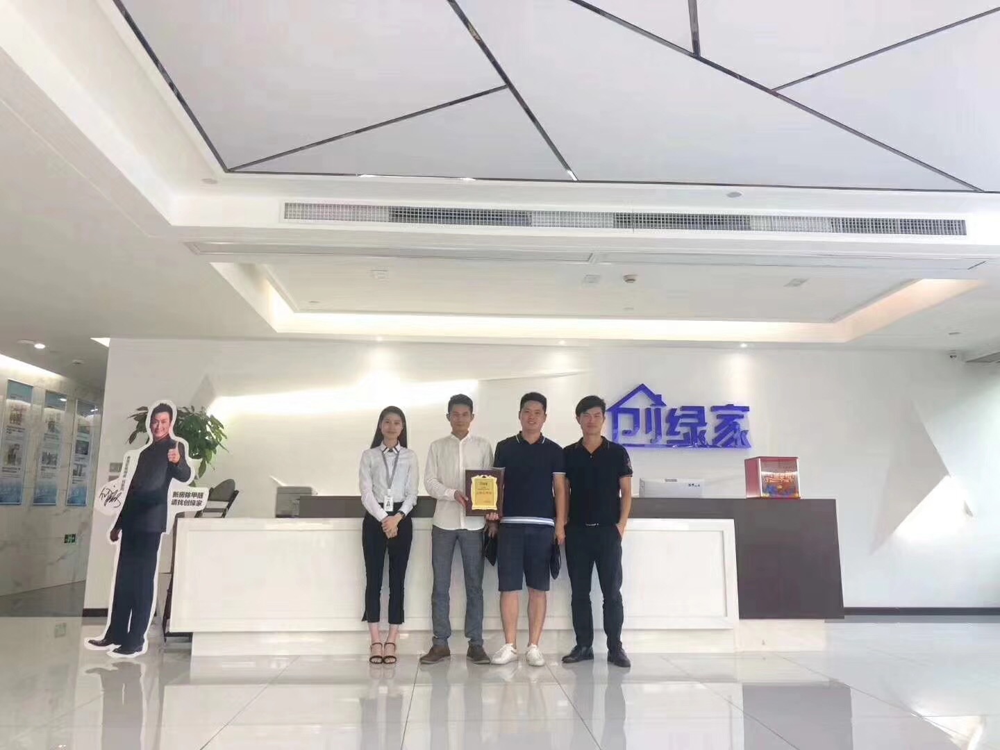 熱烈祝賀倪總、秦總、周總簽約創(chuàng)綠家寧波市區(qū)級代理！