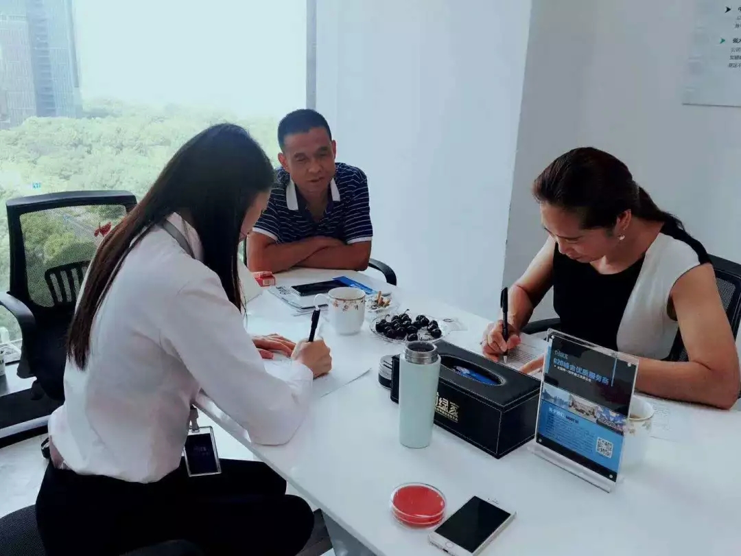 熱烈祝賀李總簽約創(chuàng)綠家河南省區(qū)級代理！