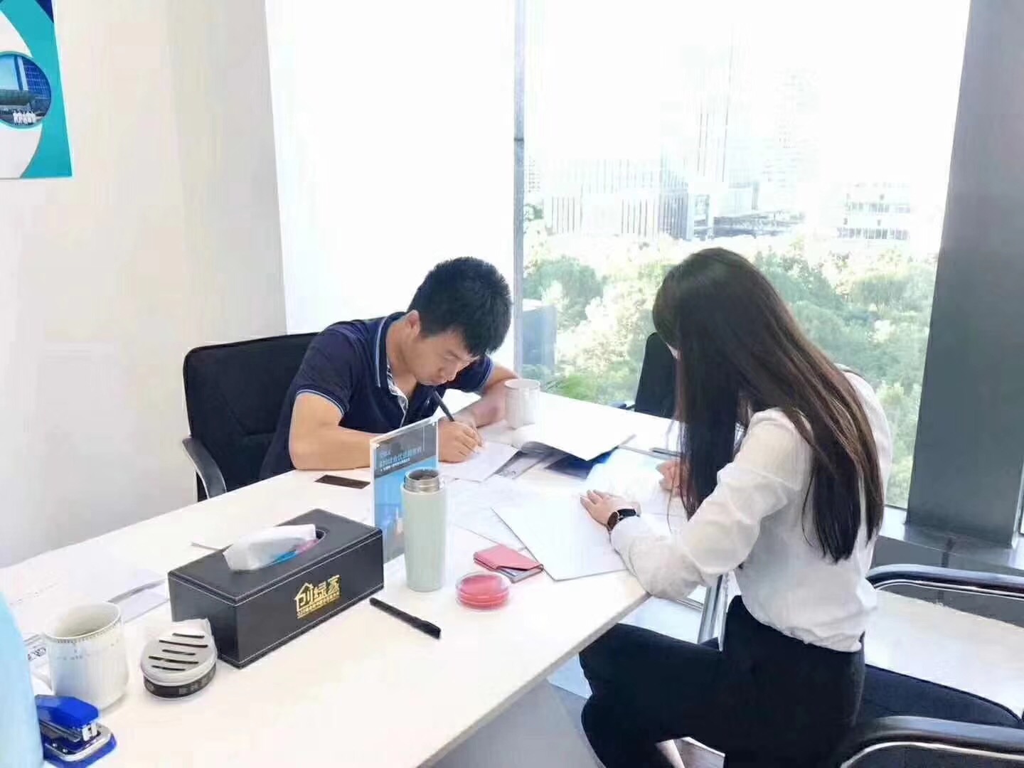 熱烈祝賀馮總、毛總簽約創(chuàng)綠家江蘇省縣級(jí)市代理！