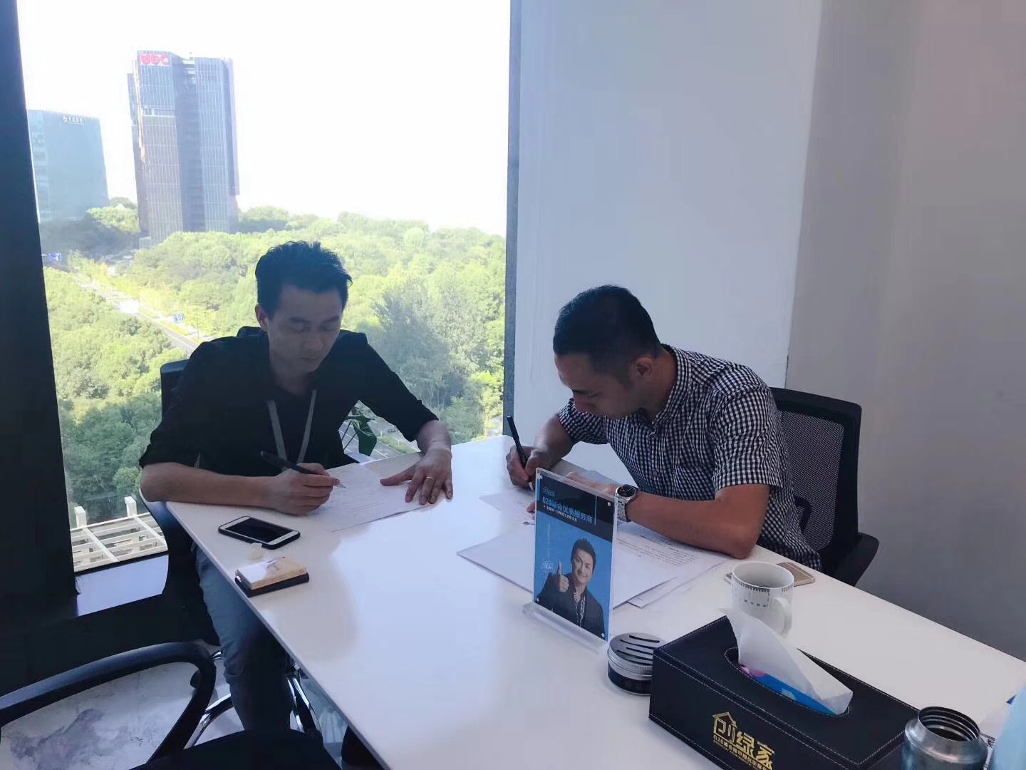 熱烈祝賀馮總簽約創(chuàng)綠家陽江市區(qū)級(jí)市代理！