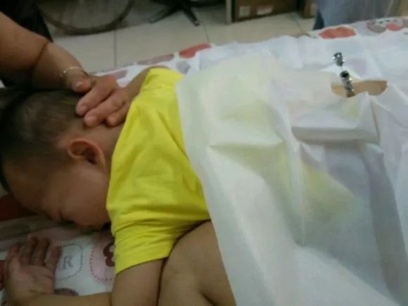 4歲男孩和媽媽辦“婚禮”，真相令人淚崩！