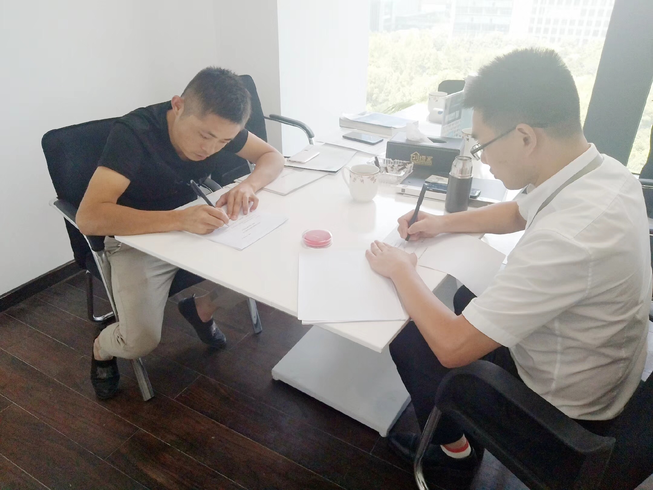 熱烈祝賀梅總團(tuán)隊(duì)簽約創(chuàng)綠家宣城市縣級(jí)代理！