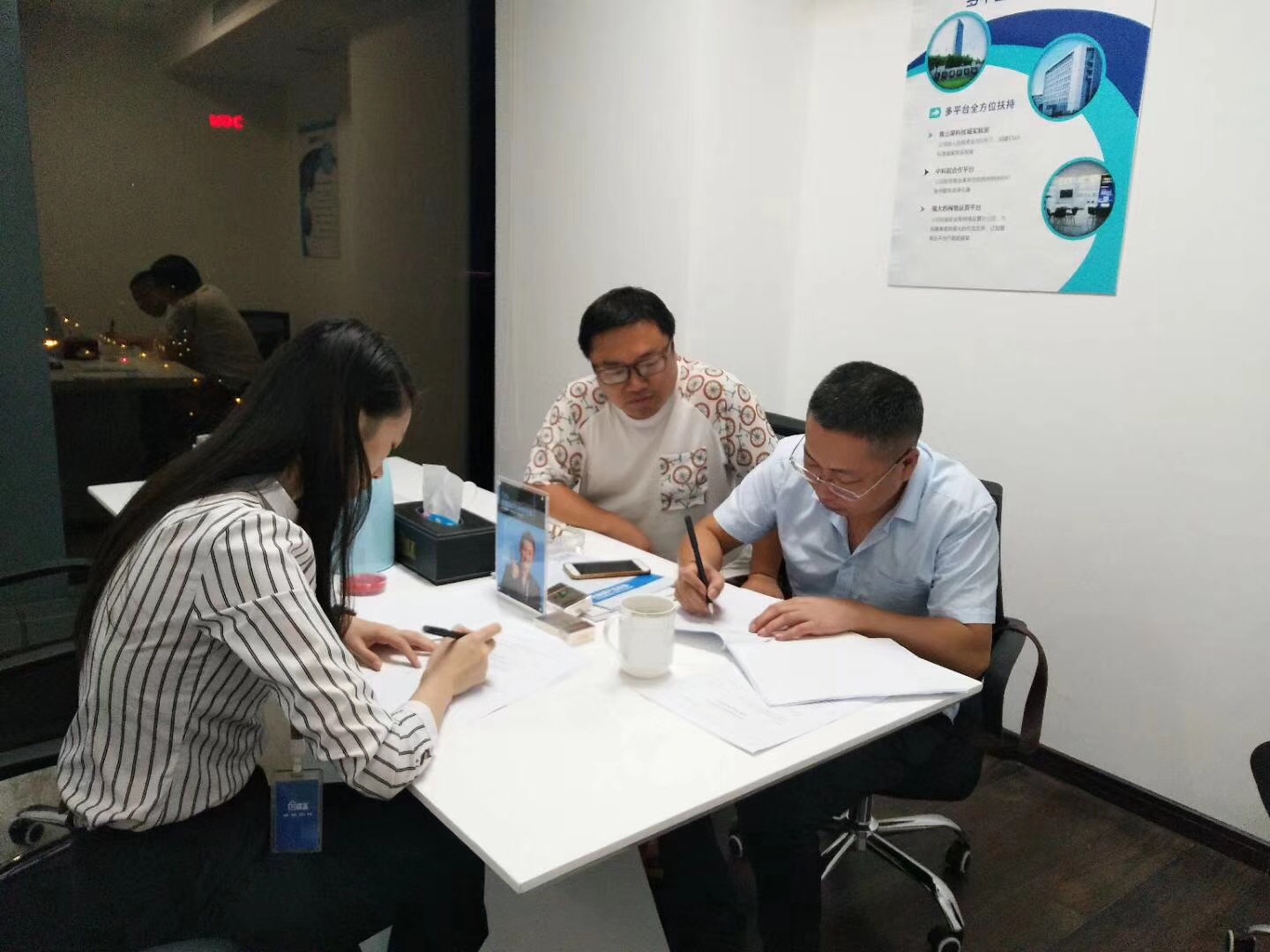 熱烈祝賀唐總、蔡總簽約創(chuàng)綠家邵陽(yáng)市區(qū)級(jí)代理！