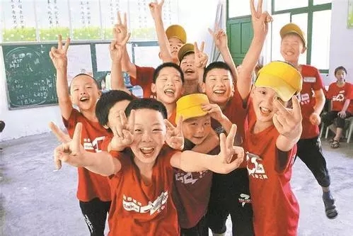 開(kāi)學(xué)倒計(jì)時(shí)，學(xué)校除甲醛讓熊孩子們?cè)獨(dú)鉂M滿迎接新學(xué)期！