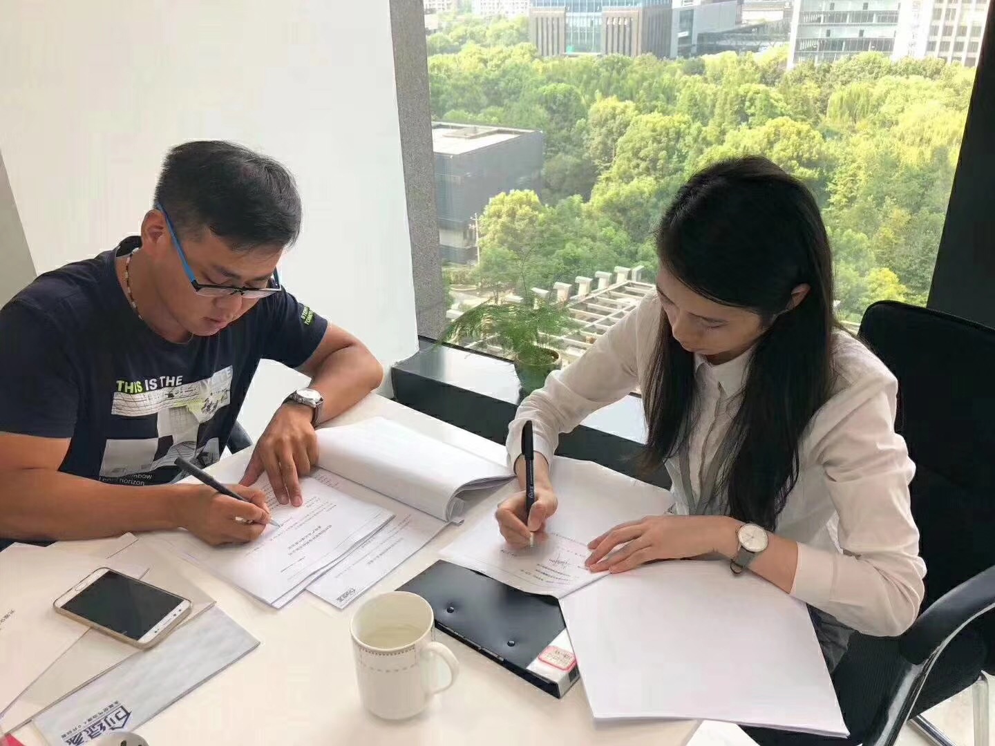 熱烈祝賀王總簽約創(chuàng)綠家西安市區(qū)級代理！