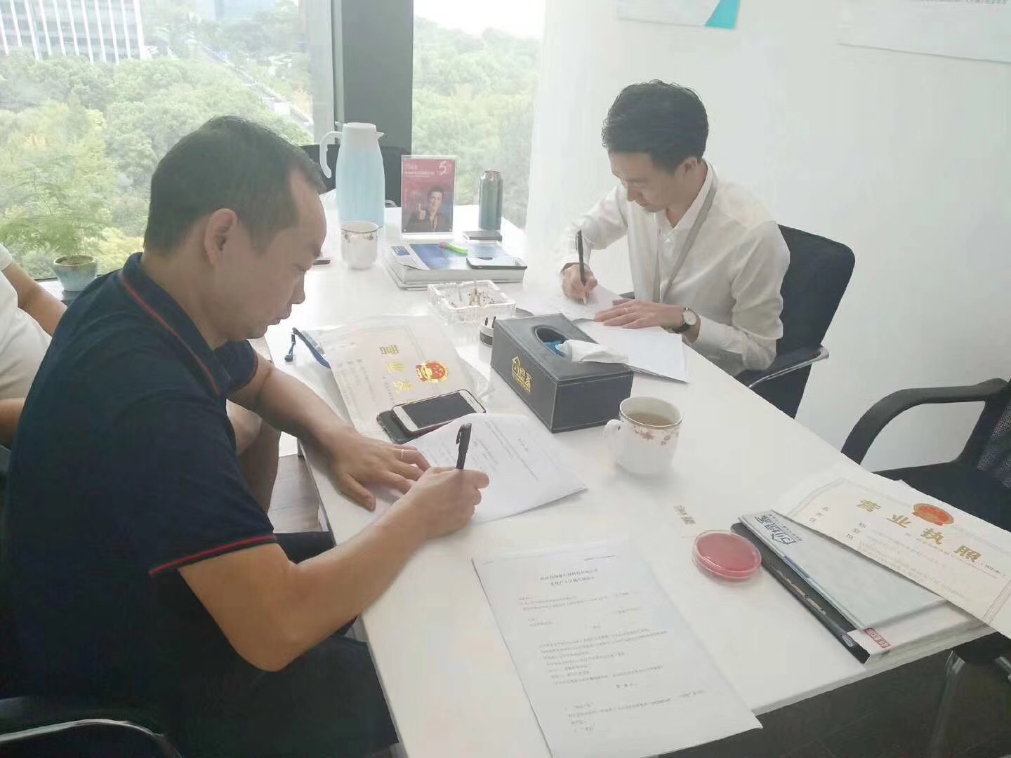 熱烈祝賀唐總兄弟簽約創(chuàng)綠家深圳市區(qū)級(jí)代理！