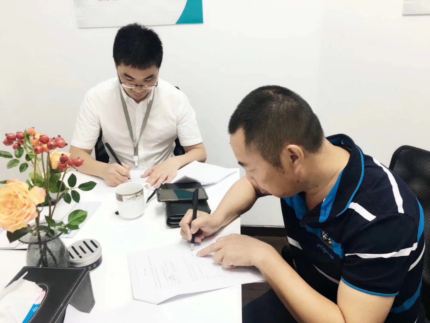 熱烈祝賀杜總、應(yīng)總簽約創(chuàng)綠家鎮(zhèn)江市縣級代理！