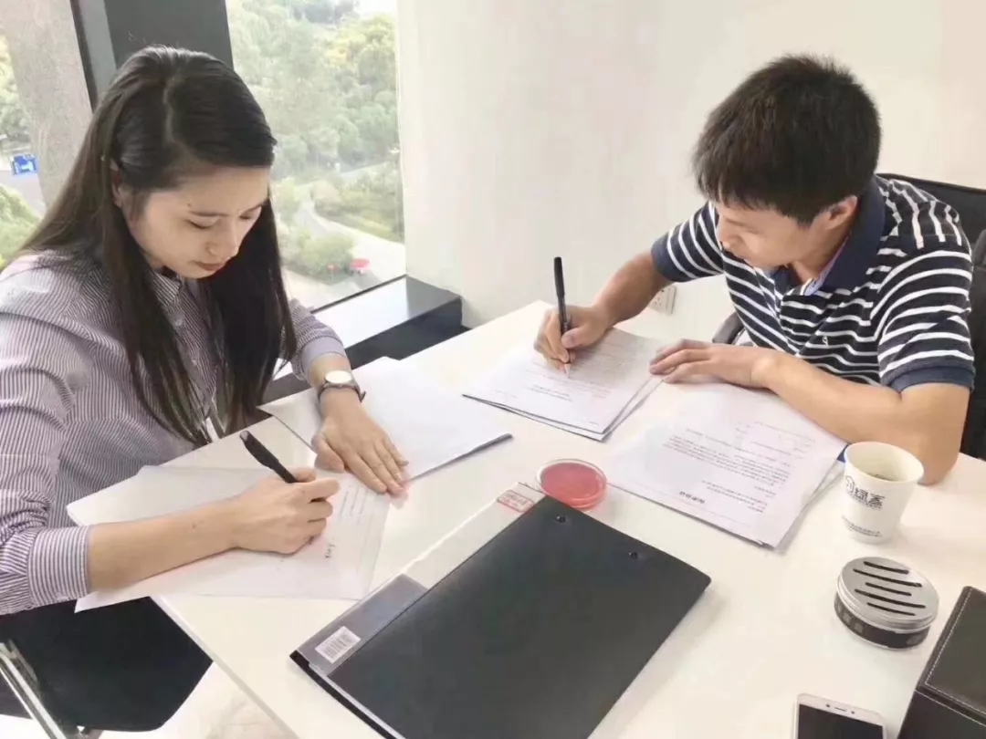 熱烈祝賀吳總簽約創(chuàng)綠家瀘州市縣級(jí)代理！