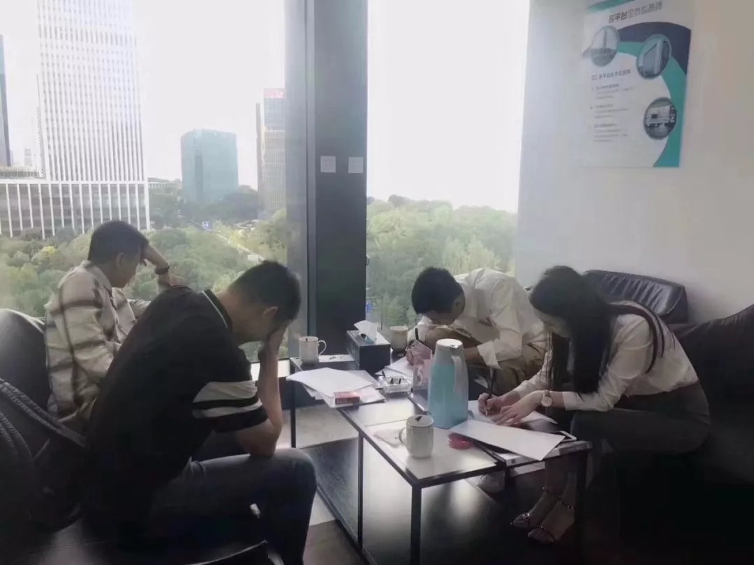 熱烈祝賀馮總、李總、龔總簽約創(chuàng)綠家清遠(yuǎn)市區(qū)級(jí)代理！