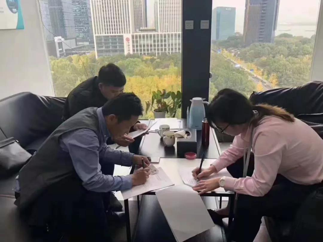 熱烈祝賀胡總簽約創(chuàng)綠家佛山市區(qū)級代理！