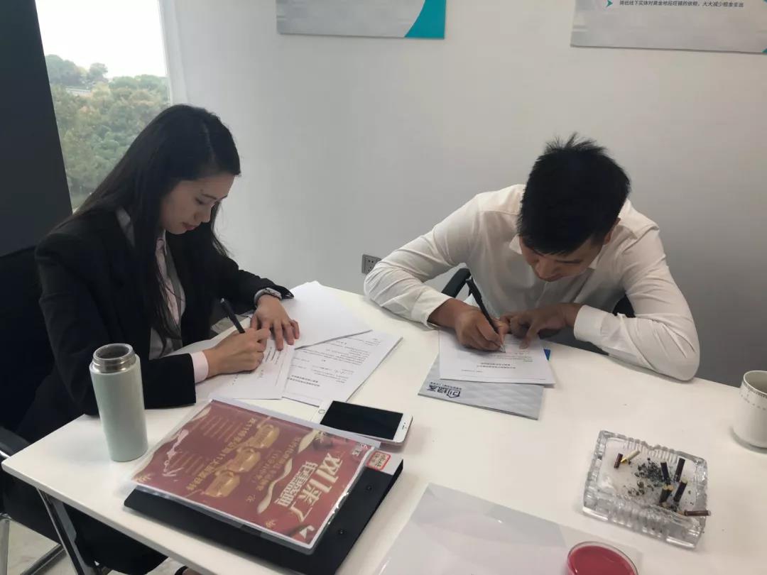 熱烈祝賀陳總、徐總、王總簽約創(chuàng)綠家杭州市區(qū)級(jí)代理！