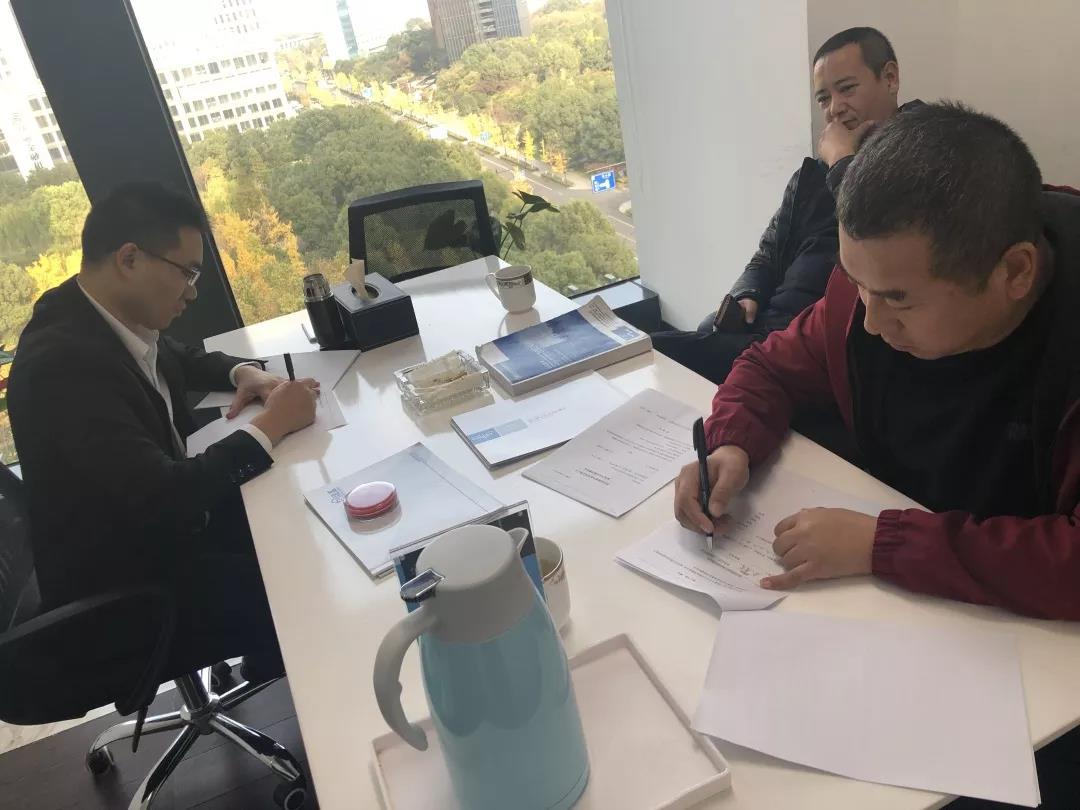 熱烈祝賀武總、王總簽約創(chuàng)綠家包頭市區(qū)級(jí)代理！