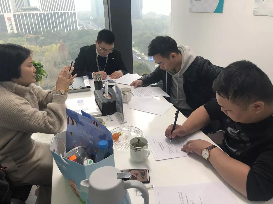 熱烈祝賀黃總夫婦簽約創(chuàng)綠家廣西南寧市區(qū)級代理！