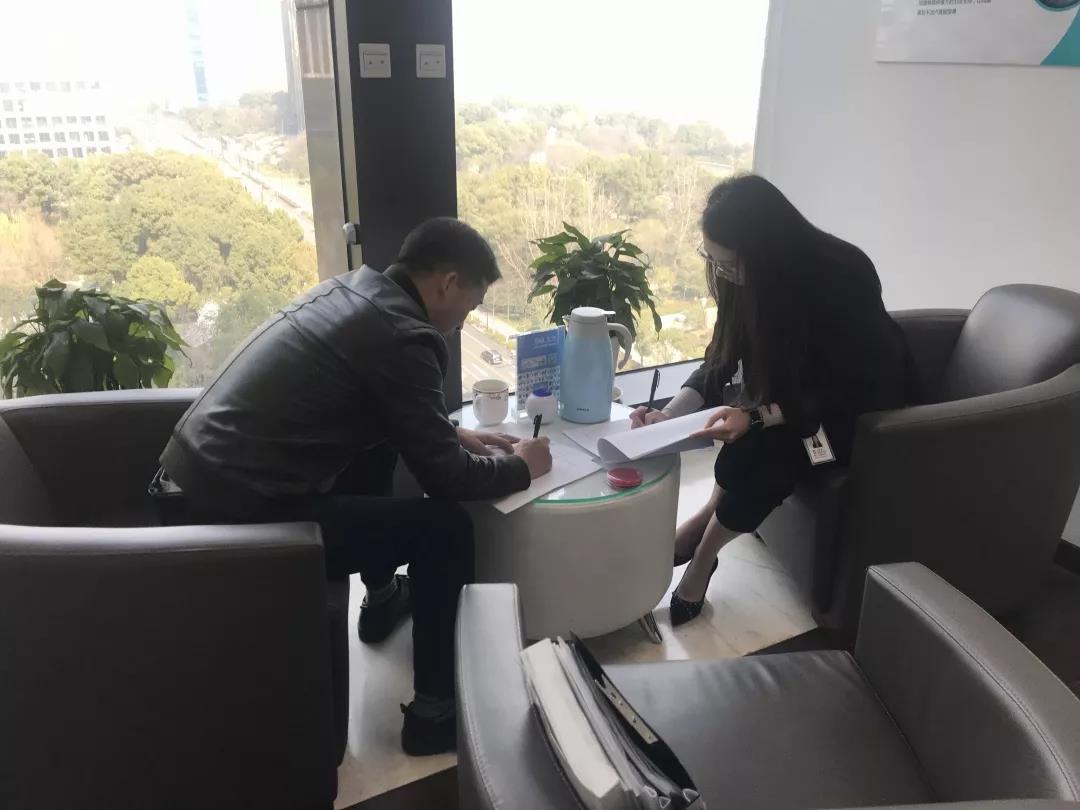 熱烈祝賀黃總簽約創(chuàng)綠家福建省某市區(qū)級代理！