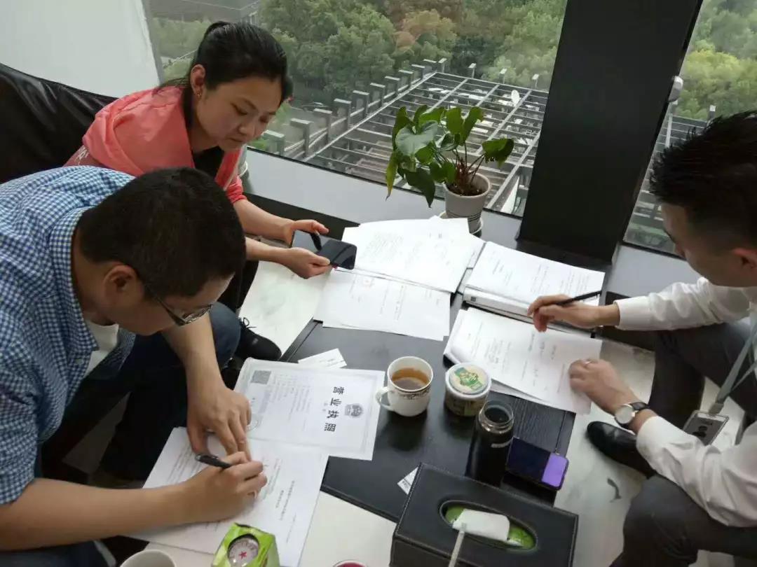 熱烈祝賀黃總簽約創(chuàng)綠家青島市區(qū)級代理！