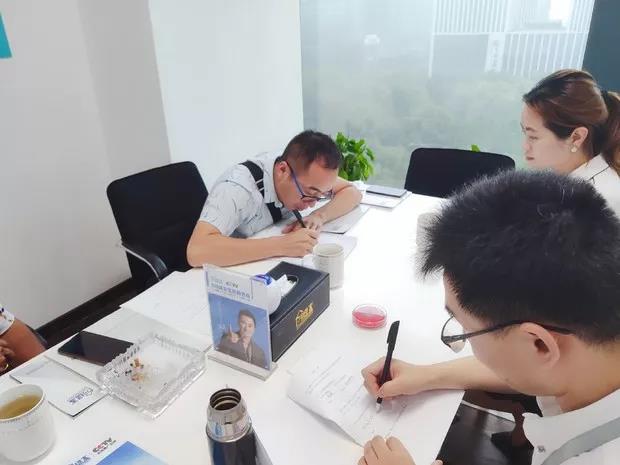 熱烈祝賀張總簽約創(chuàng)綠家四川省瀘州市區(qū)級代理！