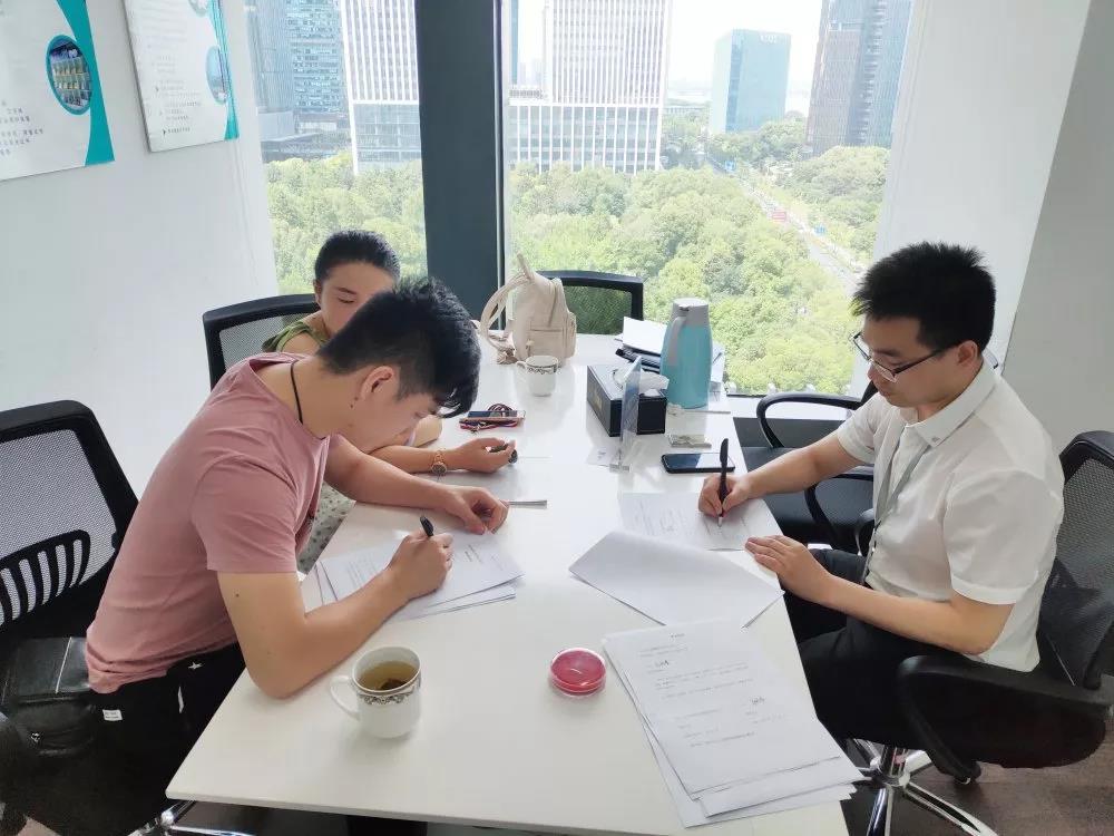 熱烈祝賀鄭總簽約創(chuàng)綠家廣東省廣州市區(qū)級代理！