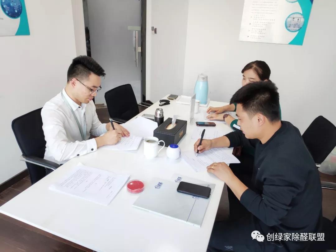 熱烈祝賀王總夫婦簽約創(chuàng)綠家?。?！